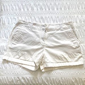 White Vineyard Vines Every Day Shorts with 3.5 inch Inseam